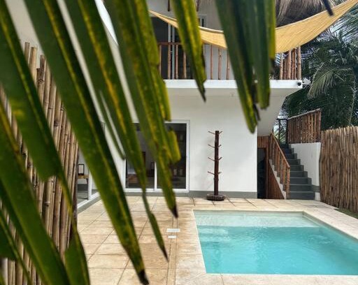 El Paredon Villa | Villa Wabi. En el paredón