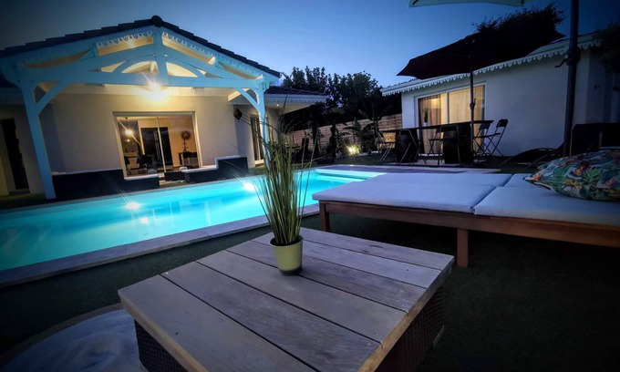 Saint-Medard-en-Jalles House | Villa with heated pool, spa, large children's play area