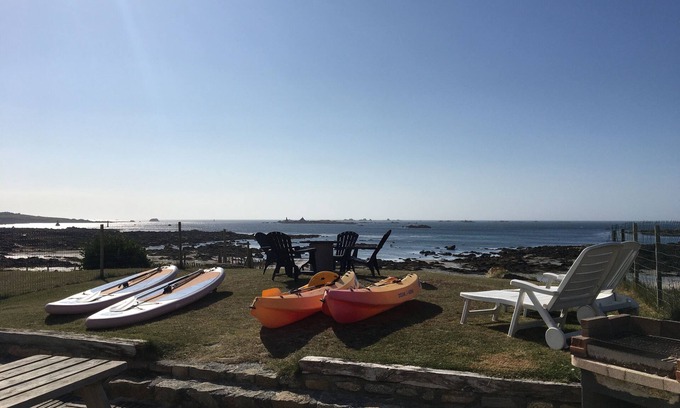 Ploudalmezeau House | Villa Wifi Kayaks Stand up paddle Dogs ok “feet in the water” in Portsall
