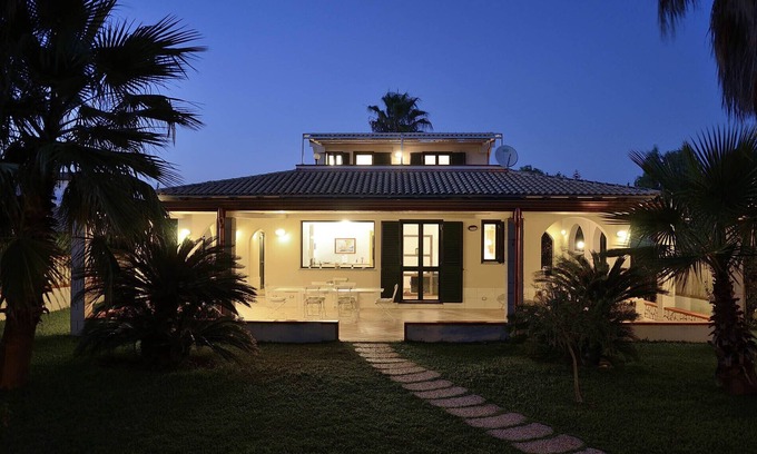 Ispica Villa | Villa with direct access to the fine sandy beach, garden and terraces