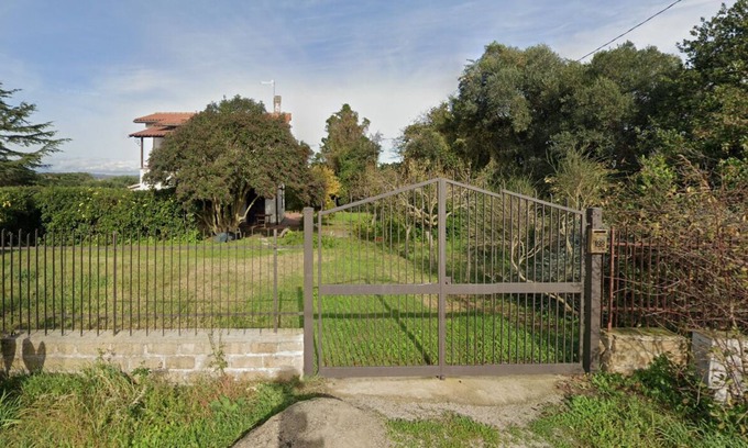 Pescia Romana House | Villa with garden by the sea