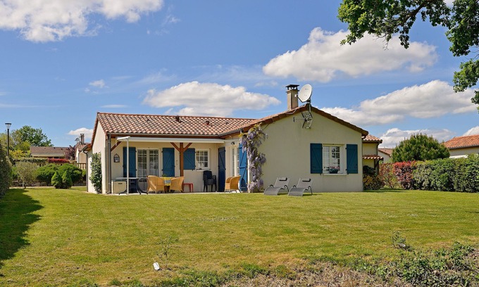 Vasles Villa | Villa with garden near beautiful golf course