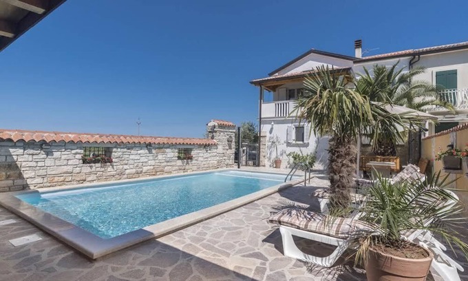 Savudrija Villa | Villa with heated pool on the edge of an olive grove overlooking the sea
