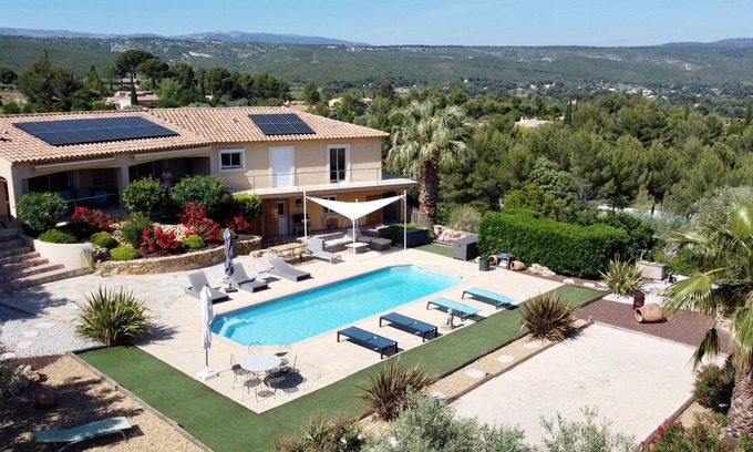 La Cadiere-d'Azur Villa | Villa with high-end services, close to the sea, heated pool