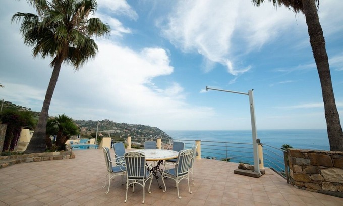 Ospedaletti Villa | Villa with pool 5 minutes from the beach!
