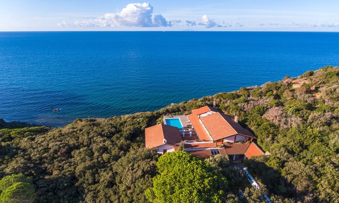 Punta Ala Villa | Villa with pool and sea access,Wi-fi,bbq,tennis court,a/c,chef