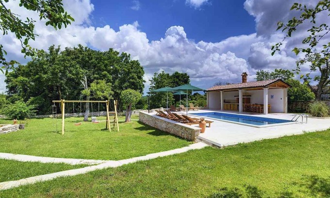 Rojnici Villa | Villa with pool and volleyball court