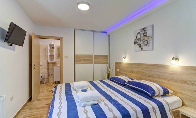 Novi Vinodolski Villa | Villa with pool and air conditioning