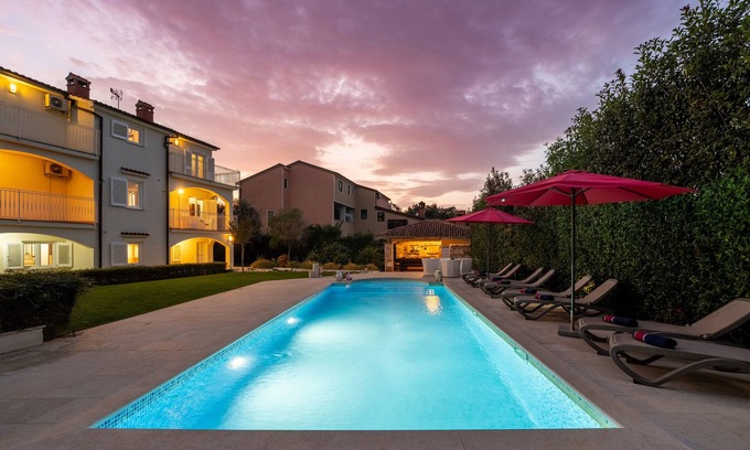 Gulici Villa | Villa with pool, up to 12 people,6 bedrooms, close to the beach, garden, parking