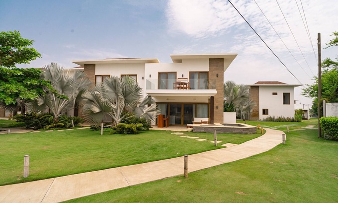 Monterrico Villa | Villa with Private Jacuzzi & breakfast included