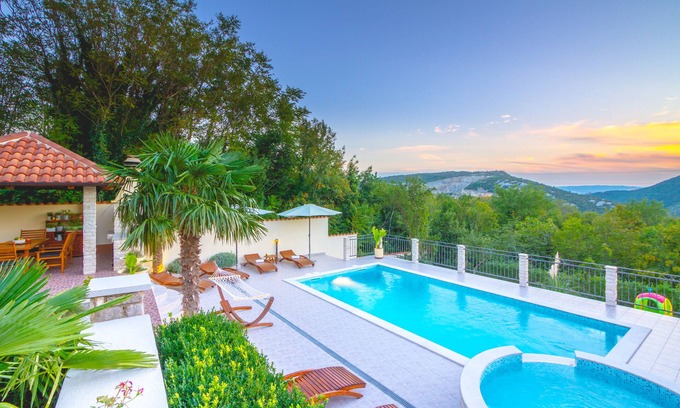 Vinodolska opcina House | Villa with private pool in green oasis, only 3 km from the sea