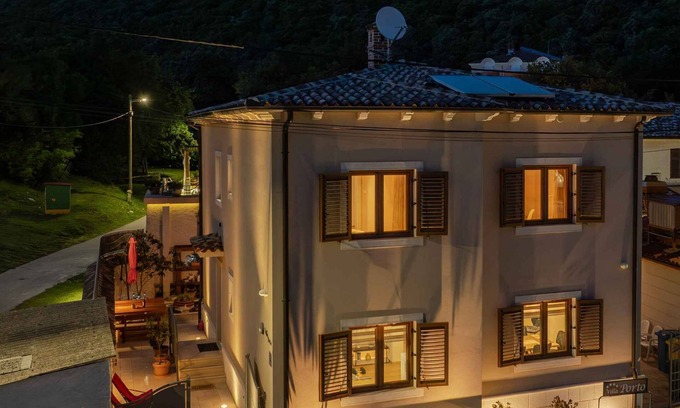 Rakalj Villa | Villa with roof terrace and whirlpool