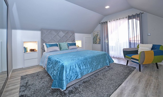 Canhas House | Villa with Sea View.