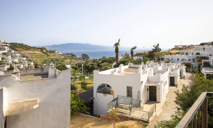 Turgutreis Villa | Villa with Shared Pool and Backyard in Bodrum