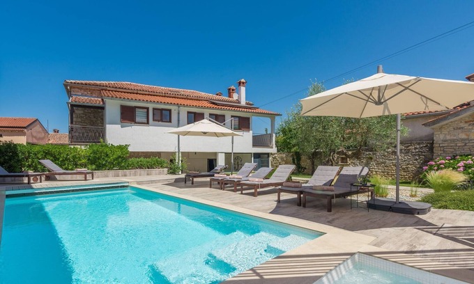 Rovinjsko Selo Cottage | Villa with swimming pool for up to 10 people located in Rovinjsko Selo