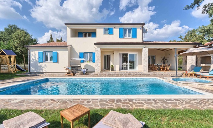 Muzini Villa | Villa with swimming pool, sauna and playground