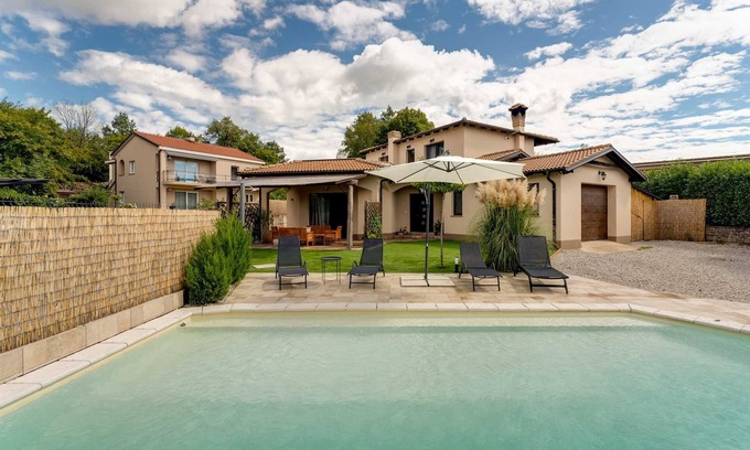 Viskovo Villa | Villa with swimming pool and children's playground, in a quiet location - ID 2686