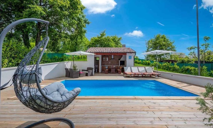 Lindar Villa | Villa with swimming pool and garden kitchen