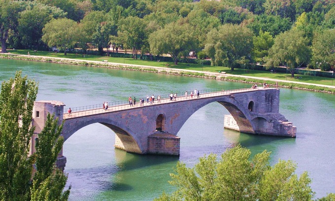 Domazan Villa | Villa with trees 130 m2 in the vineyards with large swimming pool