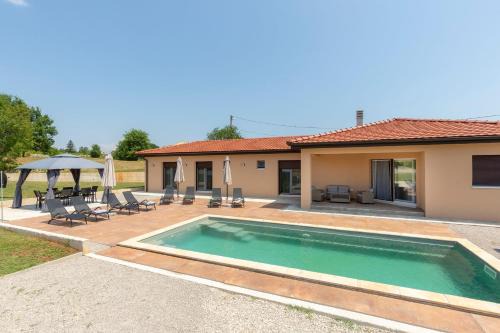 Topid Villa | Villa Xenia