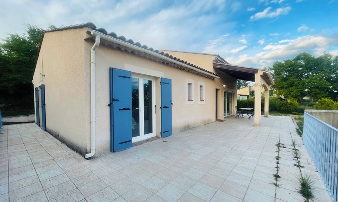 Cruis Villa | Villa "ylang" Entourée par la Garrigue et Champs de Lavande