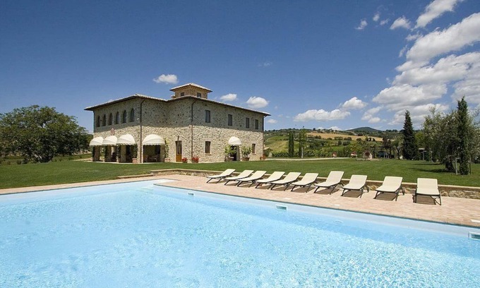 Corbara Villa | Villa Zenobia: An elegant two-story villa surrounded by vineyards and olive groves, with Free WI-FI.