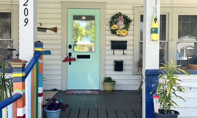 Village of the Arts Cottage | Village Art House Cottage near Anna Maria Island