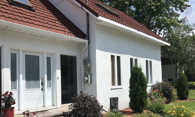 Mauricie House | Village house, spa and heated swimming pool