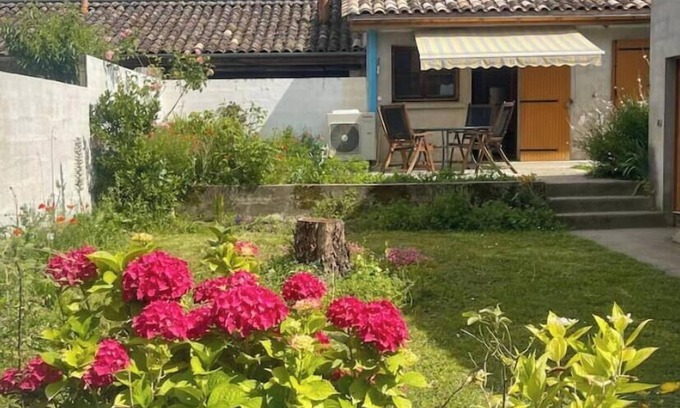 Gontaud House | Village house with garden