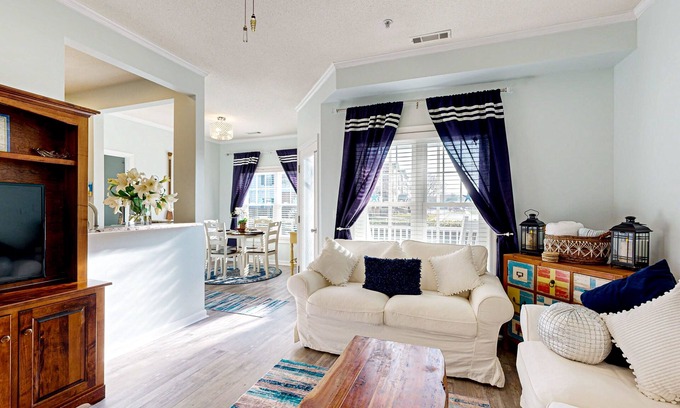 Villages of Five Points Condo | Village of Five Points pet friendly condo with pool, gym, and tennis access