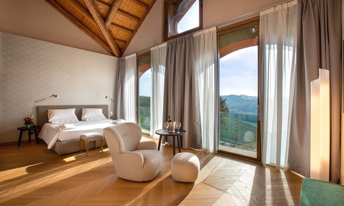 Serralunga d'Alba Hotel | Villaggio Narrante - Cascina Galarej