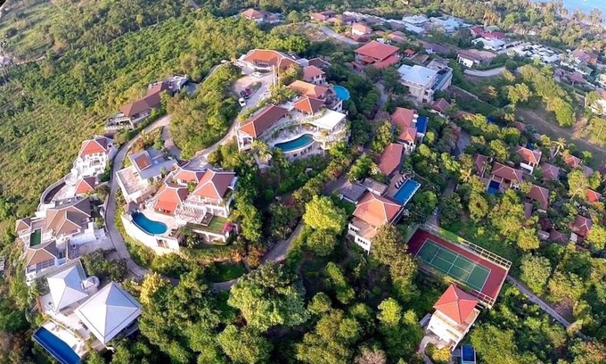 Moo 5 House | Villamanda: Hilltop home with stunning sea views