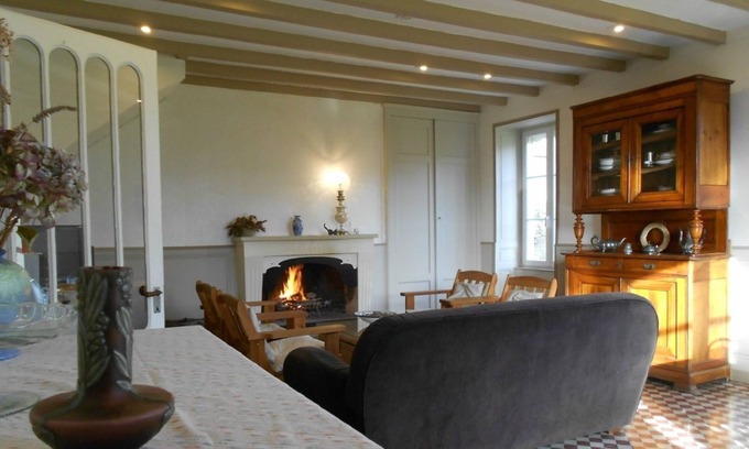 L'Ile-d'Elle House | Villanelle - Pablo room, in the center of your desires.