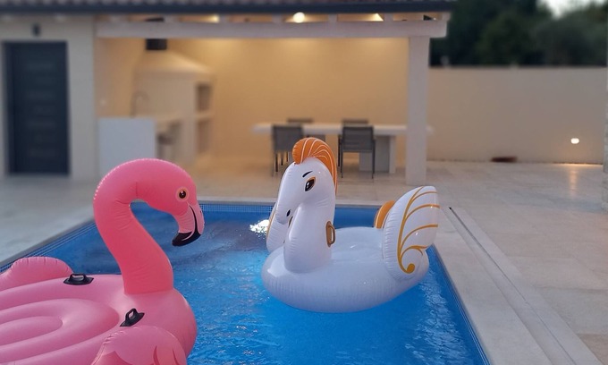 Savudrija Villa | Villas Salvore & Faro, new houses near beaches, heated pool, bbq, Istria