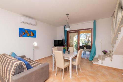 Case Peschiera-Lu Fraili House | Villetta Girgolu