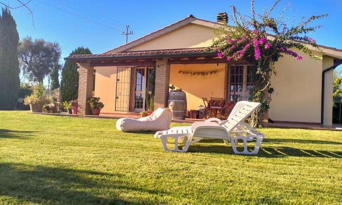 Cecina Apartment | Villetta Rio, large private garden