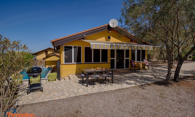 Skrbcici House | Villetta with pool, garden with olive trees - TRAVELER Reiseburo Krk - ID 2202