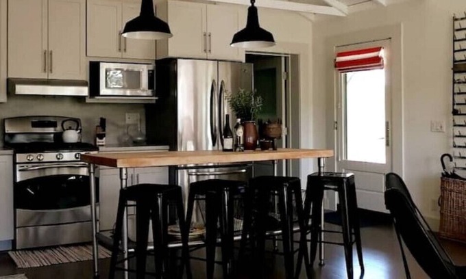 Healdsburg House | Vineyard views close to town w/ free EV charger