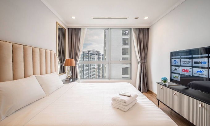 Hang Xanh Apartment | Vinhomes Central Park 3BR Suites View Landmark 81