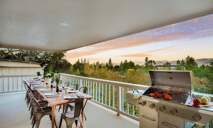 Santa Rosa House | Vino Blanco by AvantStay | Private Wine Country Home w/Mtn Views & Deck
