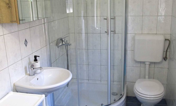 Veli Losinj Apartment | Vintage 3-Bedroom Apartment