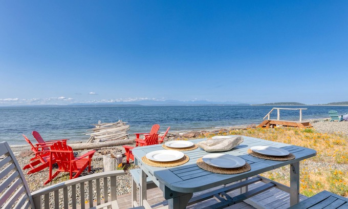 Coupeville House | Vintage Beach House by AvantStay | Waterfront Home