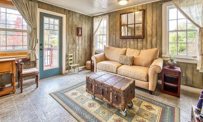 Waynesville Cottage | Vintage Cottage Downtown Waynesville