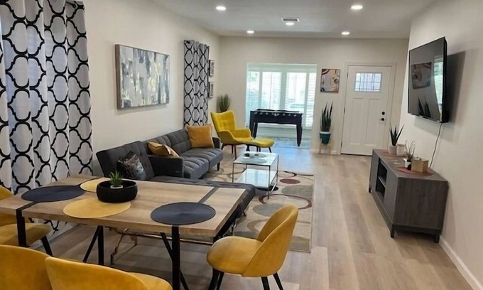 East Hollywood House | Vintage Hollywood 4br Duplex.