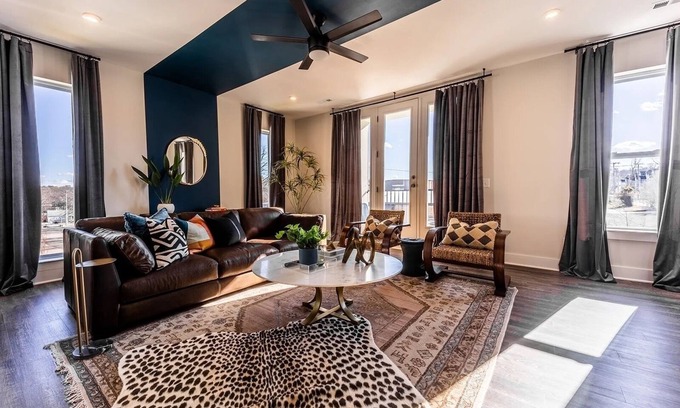 Nashville House | Vintage Nashville 230-Rooftop Deck-Mins to Broadway