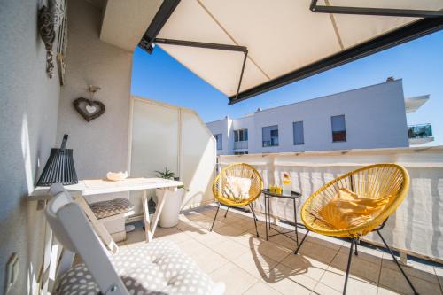 Cove Tri Zala (Zrnovo) Apartment | Violet Red Yellow Apartments