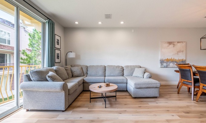 Florida Central Atlantic Coast House | Vista Cay Luxury Villa- Allergy Free Near all theme parks & walk to conventions