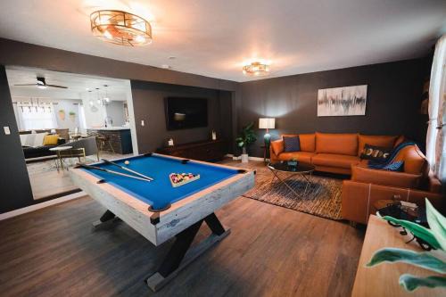 Roswell House | Vista Experience w/King Size Bed & Pet Friendly