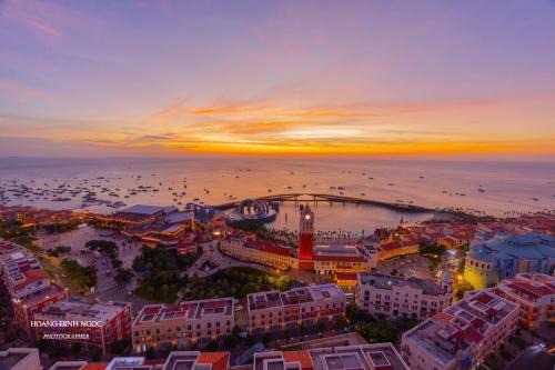 An Thoi Apartment | Vista Hillside Apartment Seaview & Firework