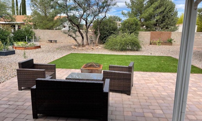 Sierra Vista House | Vista Retreat - Country Club Estates